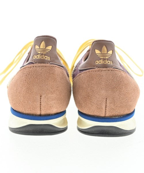 adidas 運動鞋