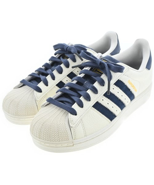 adidas 運動鞋
