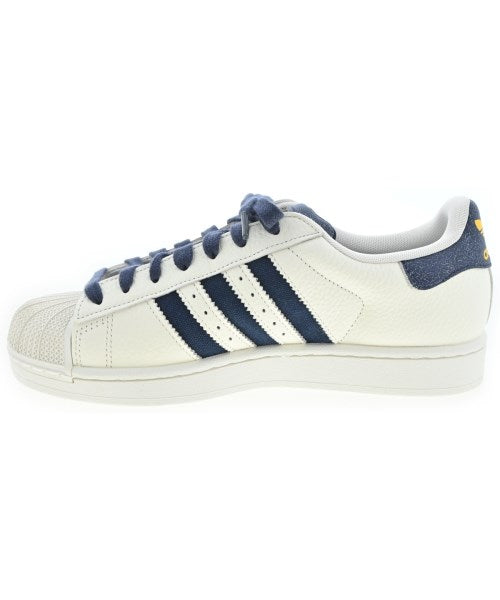adidas 運動鞋