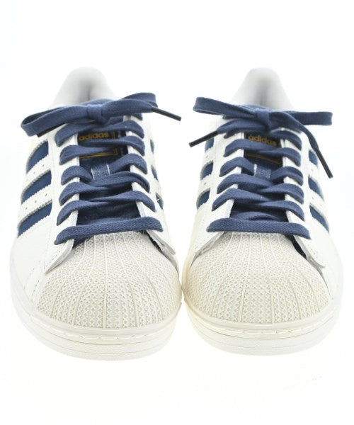 adidas 運動鞋