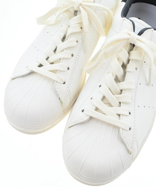 adidas 運動鞋