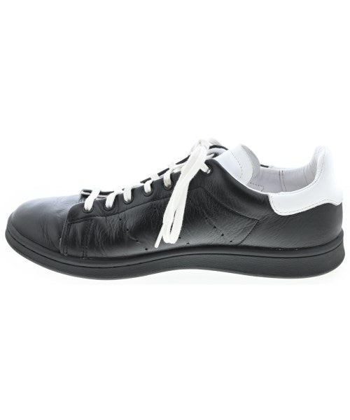 adidas 運動鞋