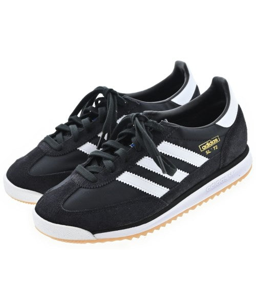 adidas 運動鞋