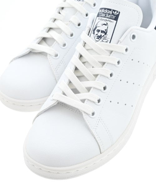 adidas 運動鞋