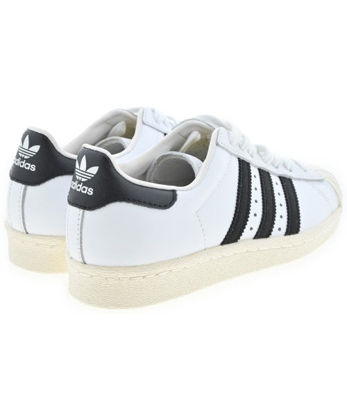 adidas 運動鞋