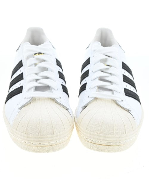 adidas 運動鞋