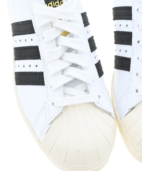 adidas 運動鞋
