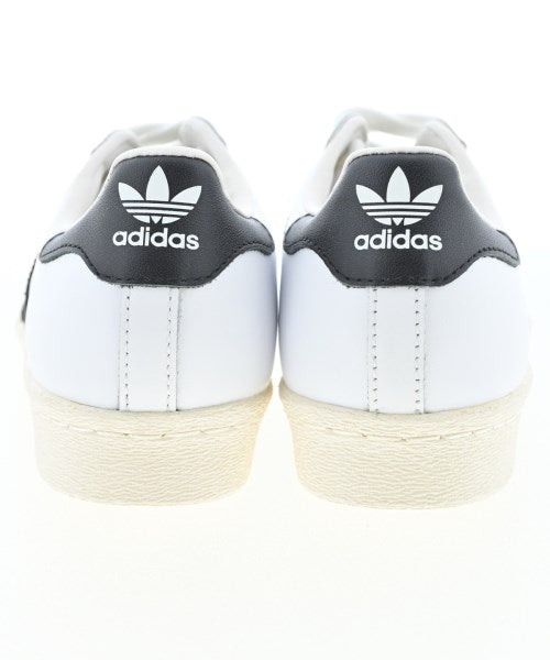 adidas 運動鞋