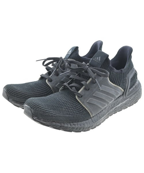 adidas 運動鞋