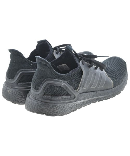 adidas 運動鞋