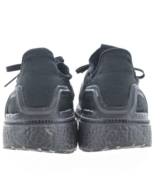 adidas 運動鞋