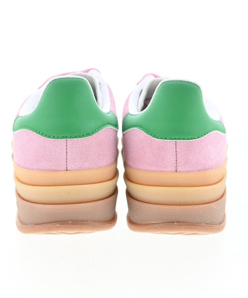 adidas 運動鞋