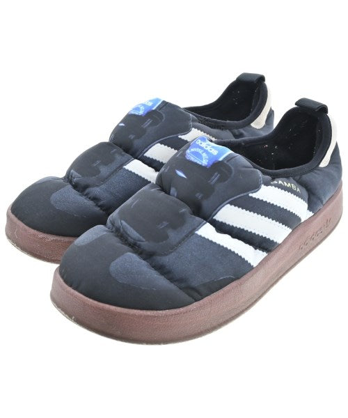 adidas 運動鞋