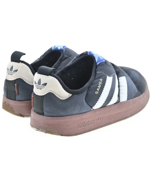 adidas 運動鞋