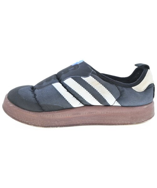 adidas 運動鞋