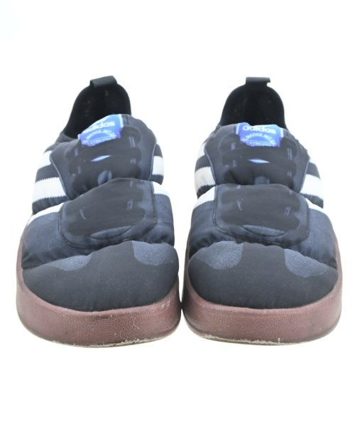 adidas 運動鞋