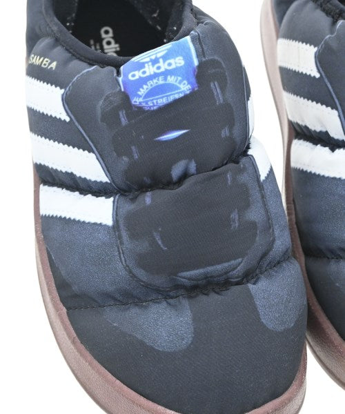 adidas 運動鞋