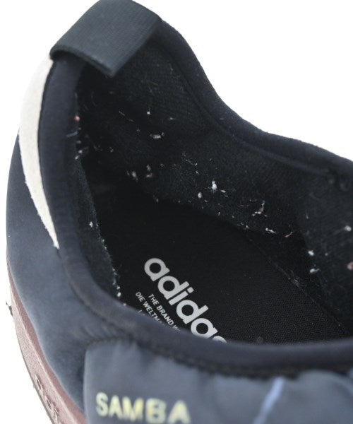 adidas 運動鞋