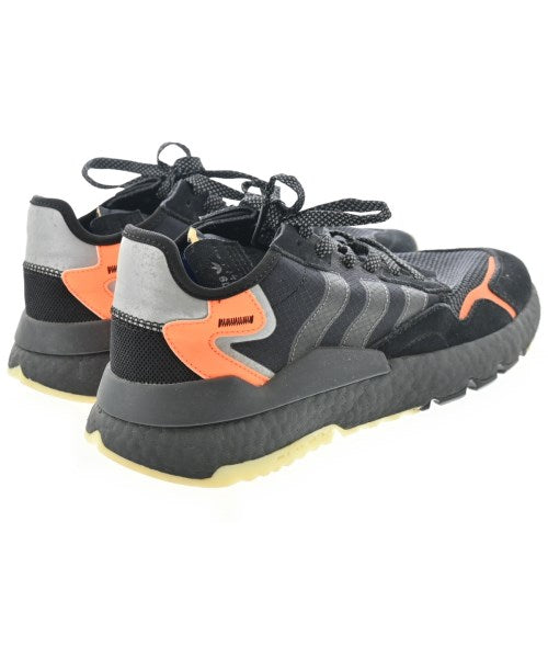adidas 運動鞋
