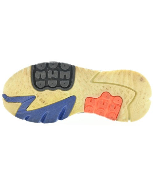 adidas 運動鞋