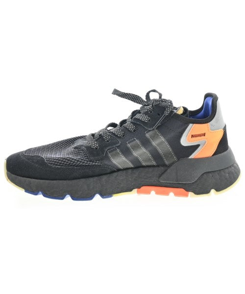 adidas 運動鞋