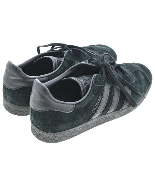 adidas 運動鞋