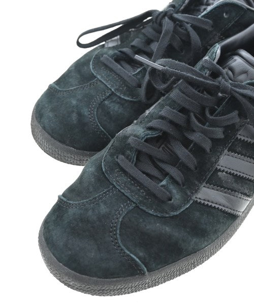 adidas 運動鞋