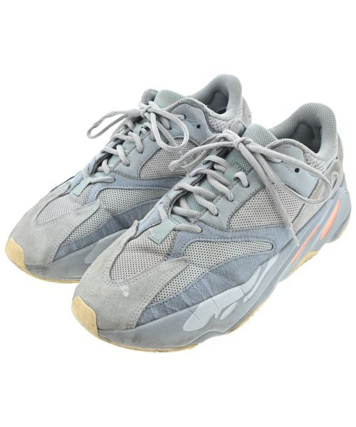 adidas 運動鞋