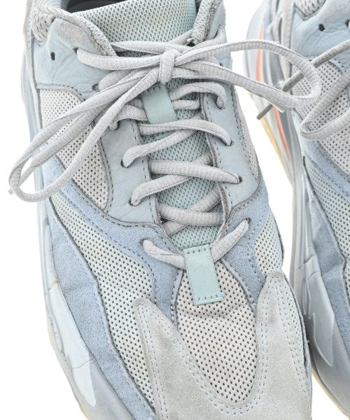 adidas 運動鞋