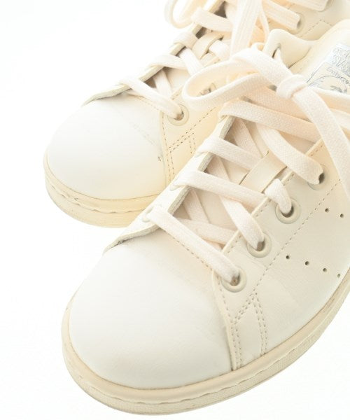 adidas 運動鞋