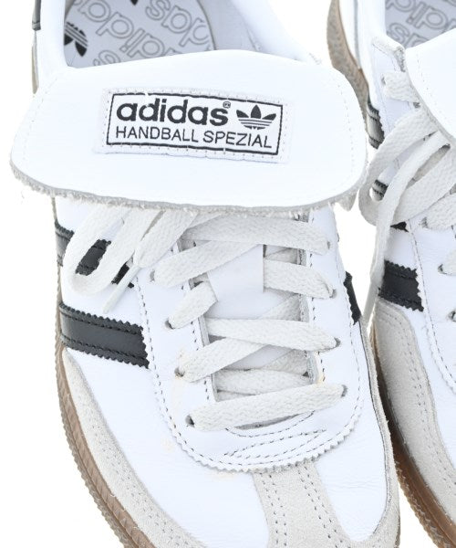 adidas 運動鞋