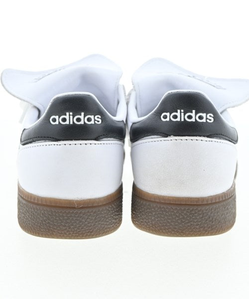 adidas 運動鞋