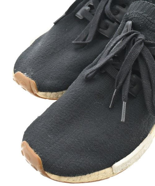adidas 運動鞋