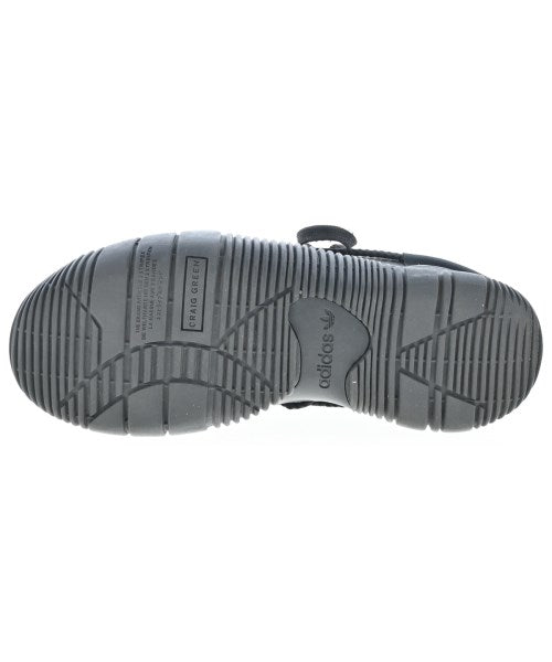 adidas 運動鞋