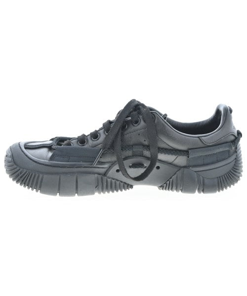 adidas 運動鞋