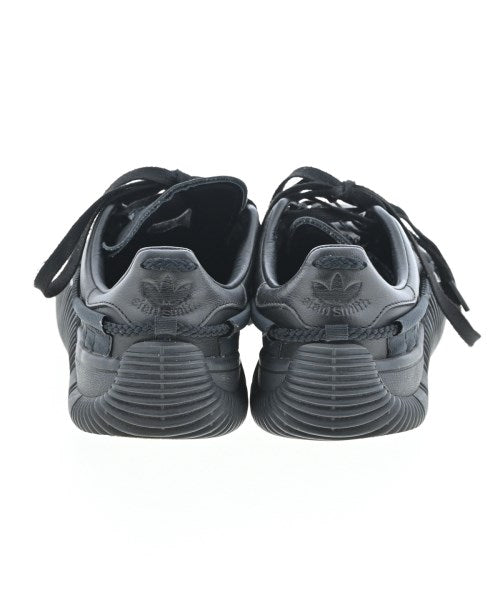 adidas 運動鞋