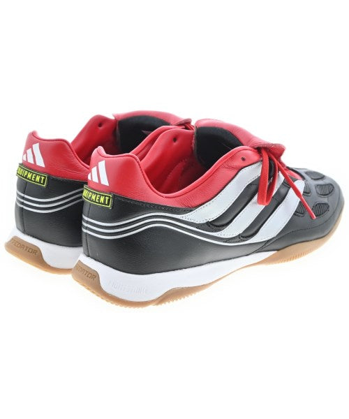 adidas 運動鞋