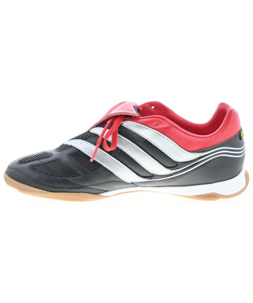adidas 運動鞋