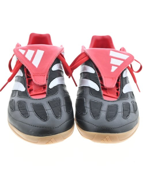 adidas 運動鞋