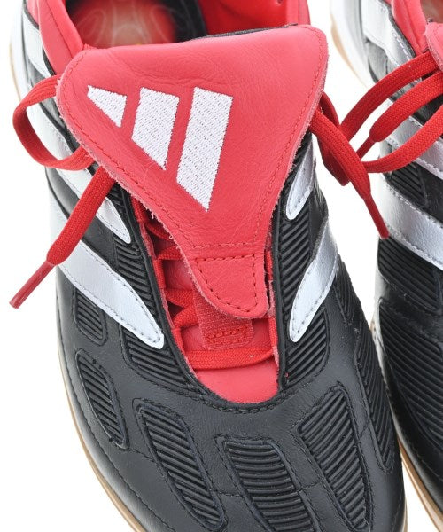 adidas 運動鞋