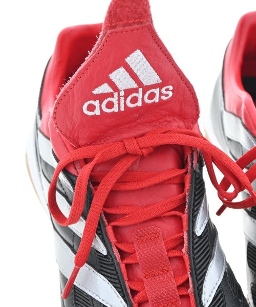 adidas 運動鞋