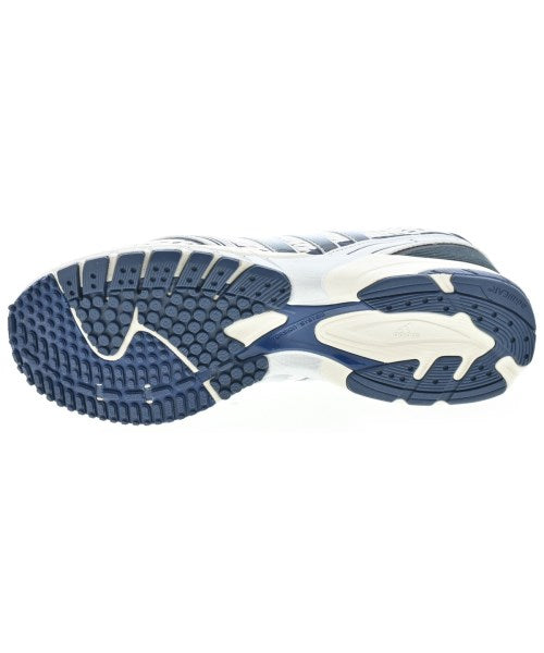 adidas 運動鞋