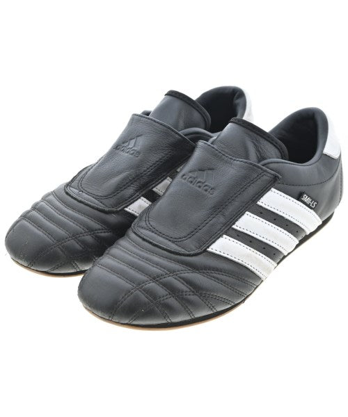 adidas 運動鞋