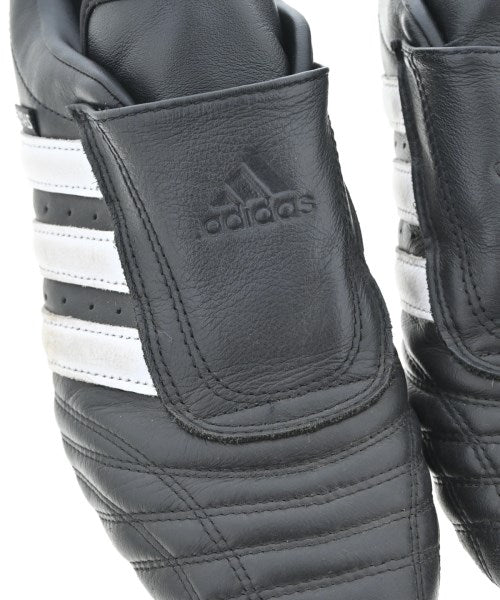 adidas 運動鞋