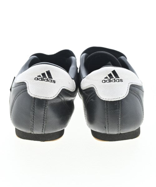 adidas 運動鞋