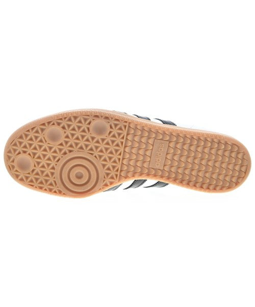 adidas 運動鞋