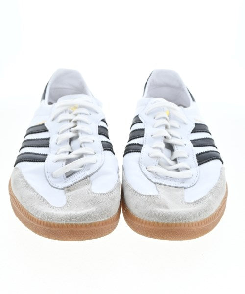 adidas 運動鞋
