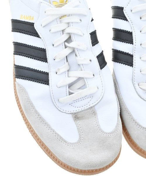 adidas 運動鞋