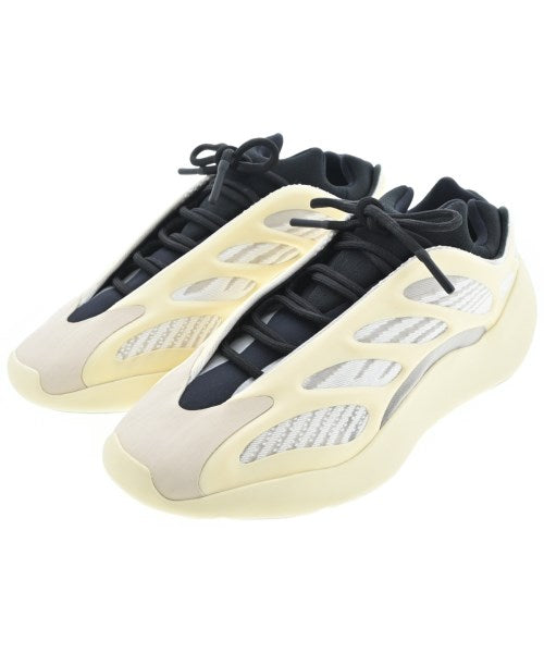 adidas 運動鞋