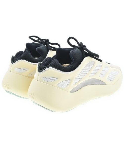 adidas 運動鞋